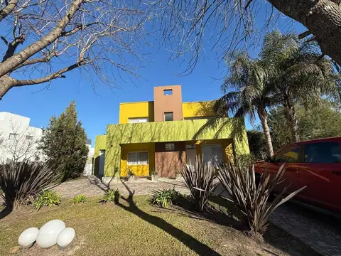 VENTA CASA 4 AMB C/PILETA Y VISTAS A LA LAGUNA 