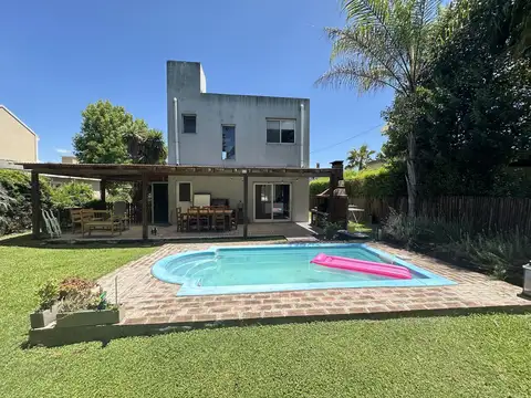 Casa en el barrio privado Jardines de Escobar