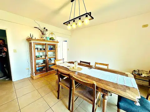 Casa en Alquiler con 6 cocheras