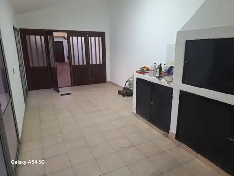 Juan B. Justo e/ José Manuel Estrada y Doctor Carlos Gaudard