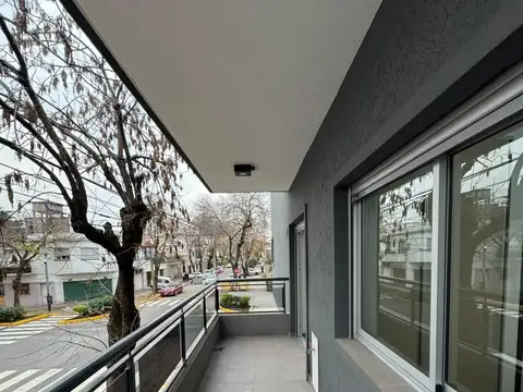 Dpto. 3 amb 1º Piso UF 5 al frente c/balcon.