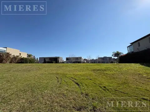 Terreno en Venta en Albanueva, USD 977.000