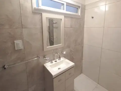 DEPARTAMENTO DE 3 AMB EXTERNO CON BALCÓN