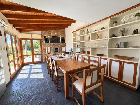 Casa en Venta con 2 cocheras