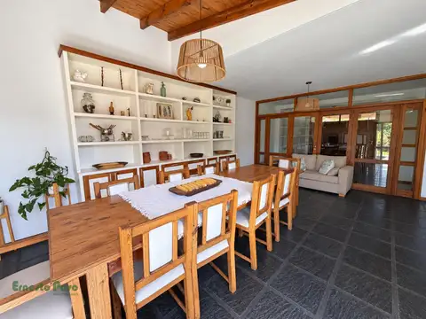 Casa 5 ambientes con 2 baños