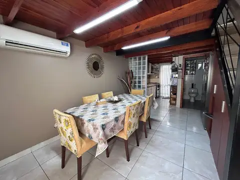 Depto Tipo Casa 3 ambientes con 2 baños