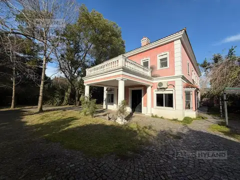 Eduardo Madero 1125 casa 5