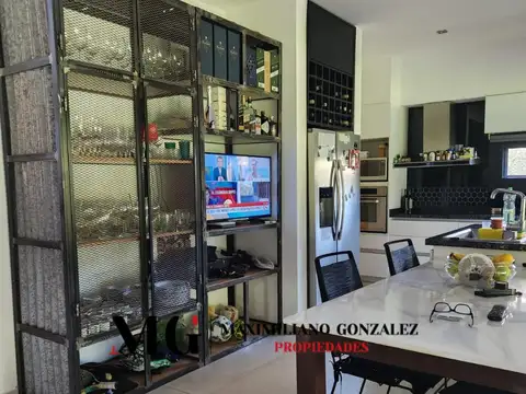 Casa 5 ambientes con 4 baños