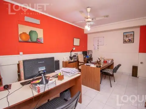 Casa 11 ambientes con 2 baños