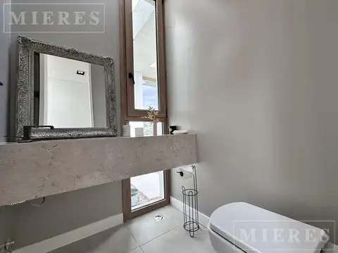 Casa 7 ambientes con 3 baños