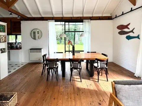 Casa 4 ambientes con 2 baños