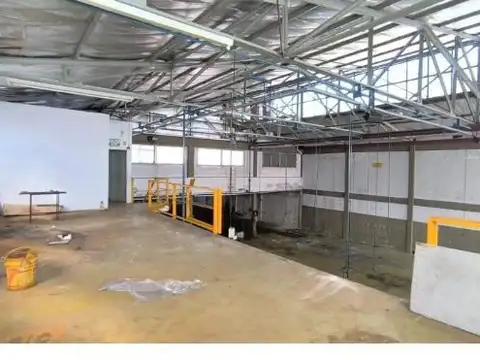 ideal logistica galpon deposito 700m2 + playa de maniobra de 800m2