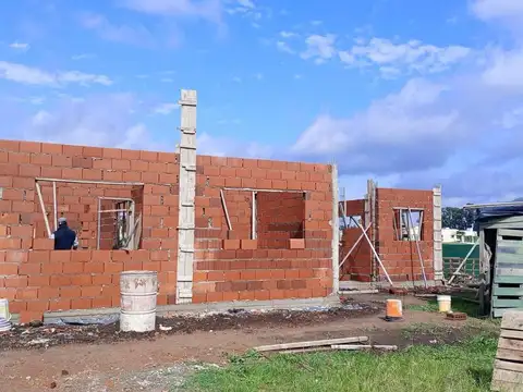 Casa 4 ambientes con 2 baños