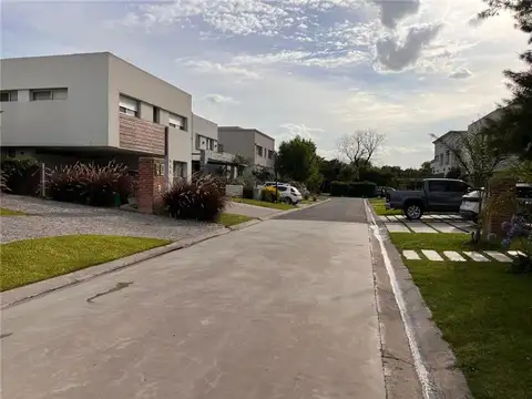 Terreno en Venta en Adrogue, USD 200.000