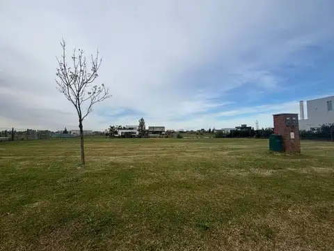 Venta lote al agua en San Sebastian Area 9