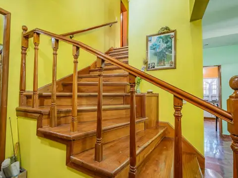 Casa en Venta con 3 cocheras