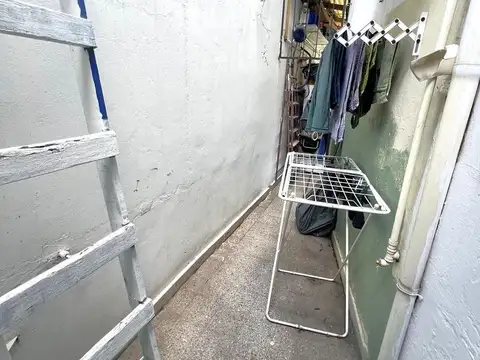 Casa en esquina de 5 ambientes - Patio con Parrilla - Cochera cubierta