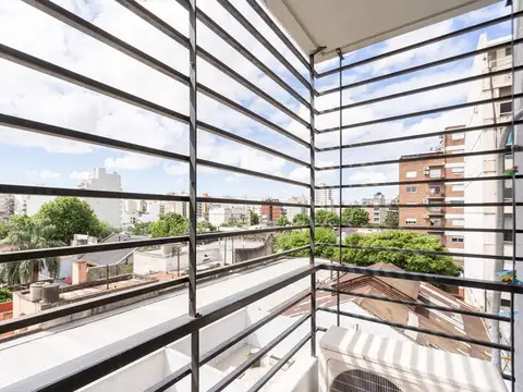 DEPARTAMENTO MONOAMBIENTE CON BALCON Y COCHERA