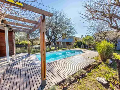 VENTA CASA 3 DORMITORIOS VILLA LOS AROMOS - PILETA