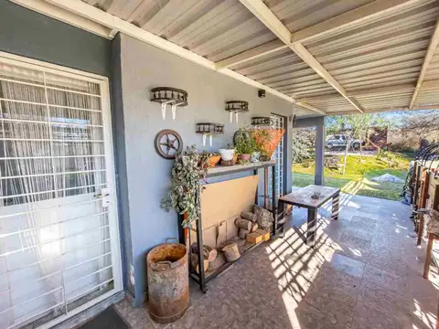 VENTA CASA 3 DORMITORIOS VILLA LOS AROMOS - PILETA