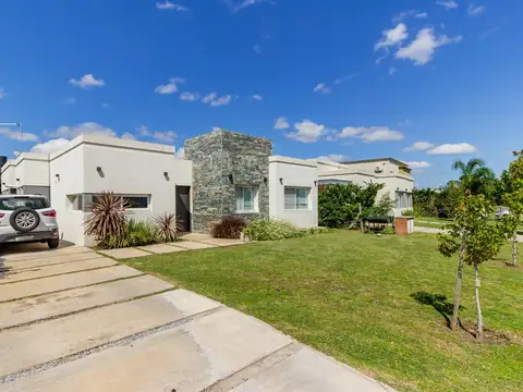 Casa en Pilar del Este II, Barrio San Eduardo, Lote 95