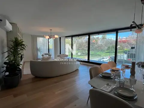Apartamento de 3 Dormitorios con cochera. Punta Carretas.