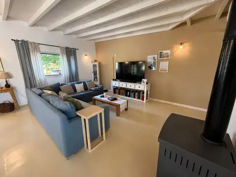 Casa 7 ambientes con 2 baños