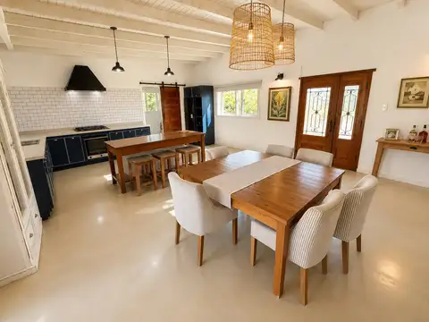 Casa en Venta con 2 cocheras