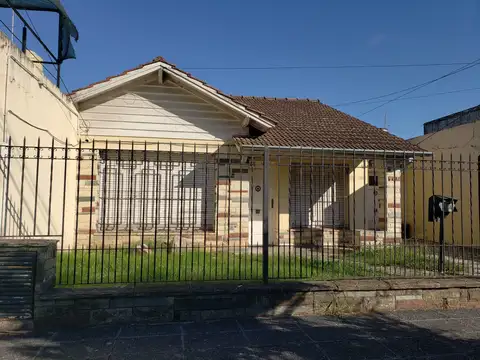 Hermoso chalet en alquiler a 350 mts de la estación de Moreno 