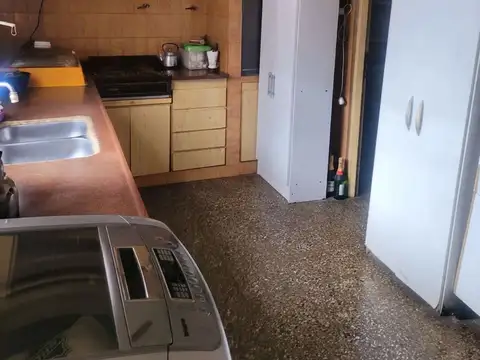 Casa 5 ambientes con 1 baño