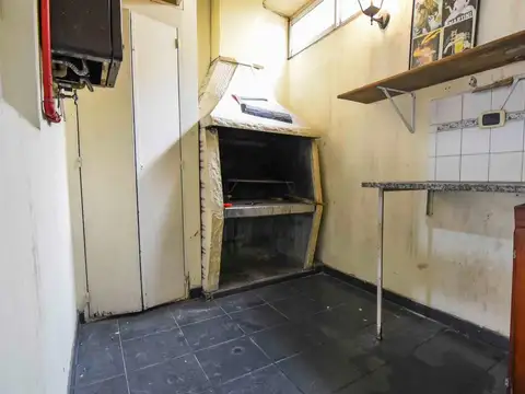 Depto 3 amb. Patio c/Parrilla. Pza Irlanda. Flores