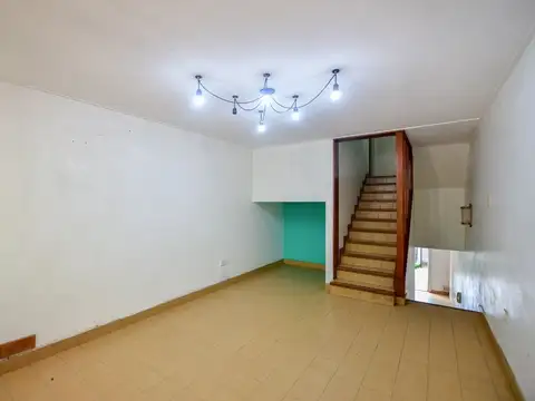 CASA TIPO TRIPLEX  EN VENTA - LA PLATA
