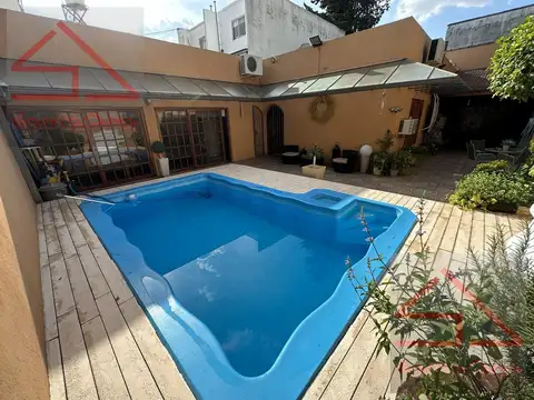 Casa en Venta con 3 cocheras