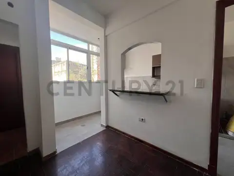 Joaquín V. González 600, Piso 1