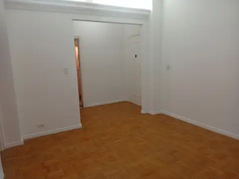 Hermoso 3 Ambientes con 2 baños, edificio Racionalista