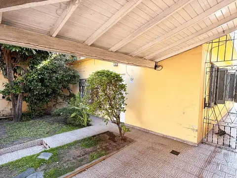 Casa 4 ambientes con 1 baño