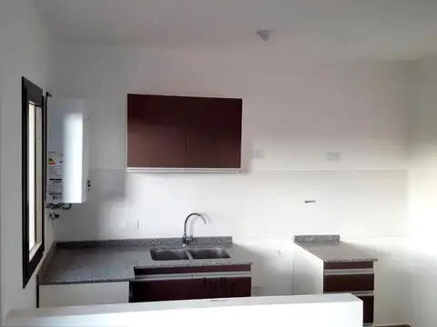 Casa 5 ambientes con 2 baños