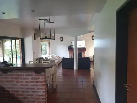 Casa 4 ambientes con 3 baños