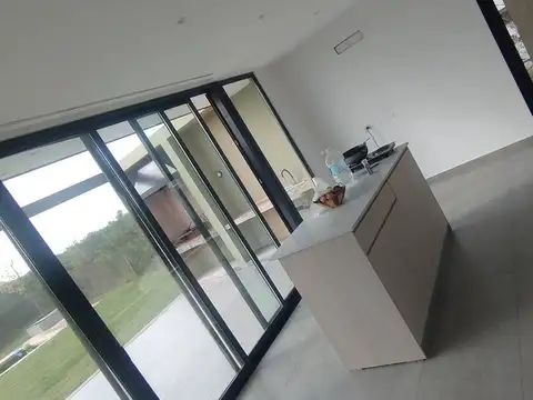 Casa en Venta con 3 cocheras
