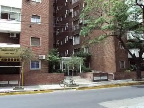 EXCELENTE DEPARTAMENTO 3 AMBIENTES MUY LUMINOSO. PISO ALTO