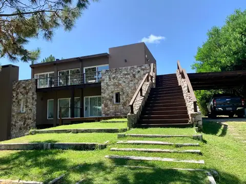 Casa 7 ambientes con 4 baños