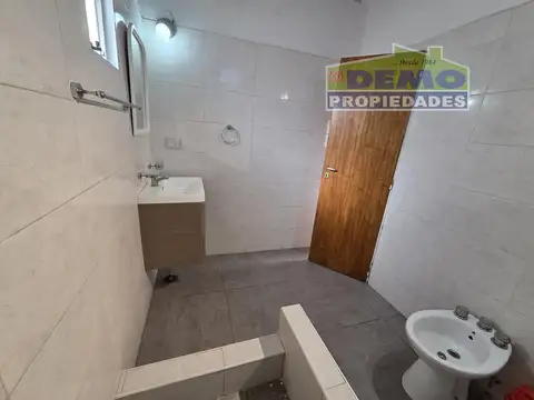 Casa en Alquiler con 1 cochera