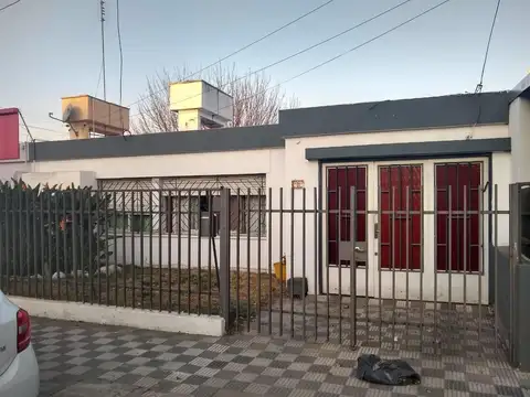 Casa en venta de tres dormitorios sobre Maestro Vidal 1100-