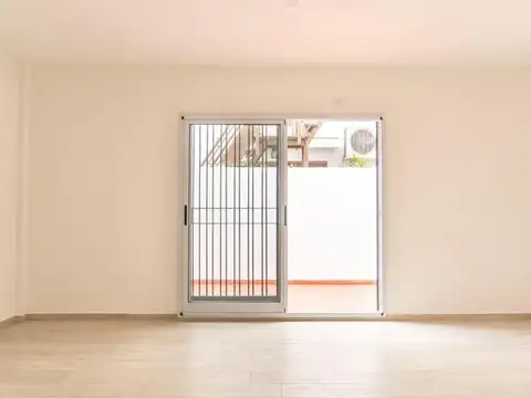 Depto Tipo Casa 4 ambientes con 2 baños