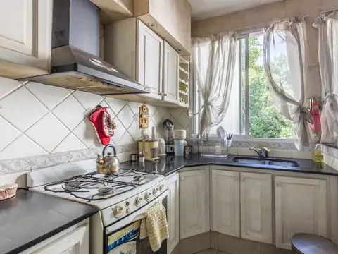 CASA DE 3 PLANTAS CON COCHERA Y PILETA EN BELGRANO