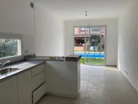 Casa en Venta en Barrio Villa Rosa, USD 220.000