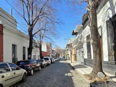 Pasaje Gallegos e/ Maza Y Virrey Liniers