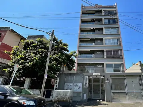 Crisologo Larralde  al 1100 Morón