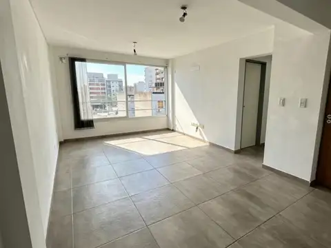 Departamento 2 Ambientes en Alquiler en Morón Norte – Frente, Balcón y Excelente Luminosidad