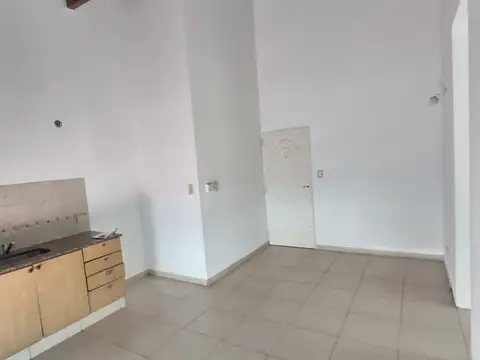 La Cautiva 800, Piso 1